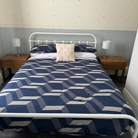 4 Large Bedroom Apartment In The City هاستينغز المظهر الخارجي الصورة
