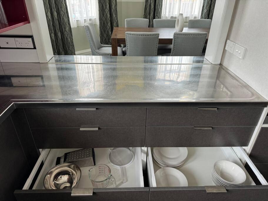 4 Large Bedroom Apartment In The City هاستينغز المظهر الخارجي الصورة