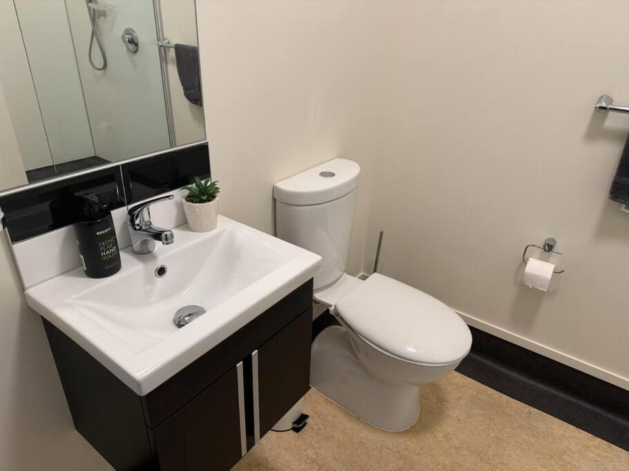 4 Large Bedroom Apartment In The City هاستينغز المظهر الخارجي الصورة