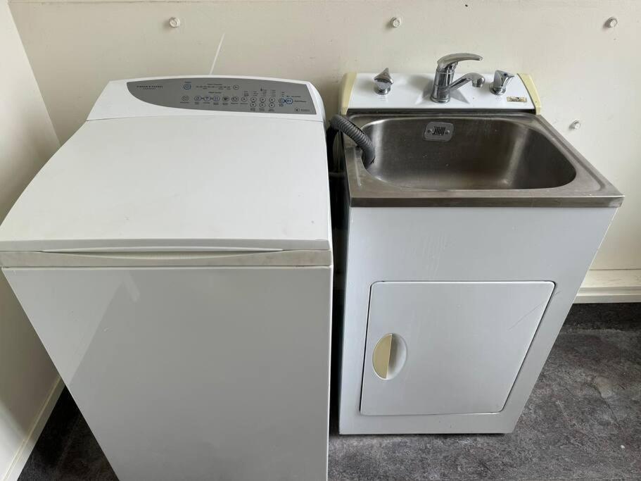4 Large Bedroom Apartment In The City هاستينغز المظهر الخارجي الصورة